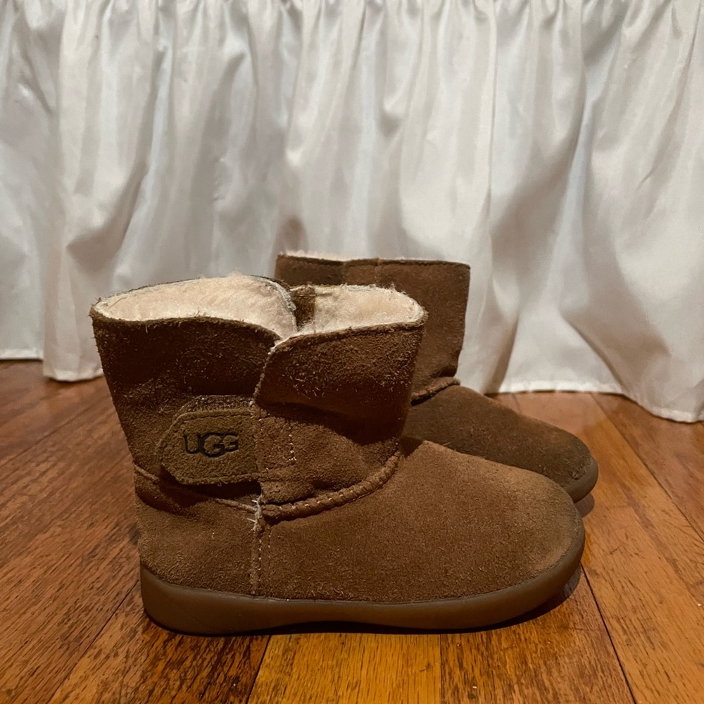 Toddler Uggs size 8